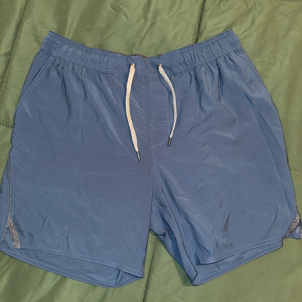 vuori men’s trail short - lightly used
